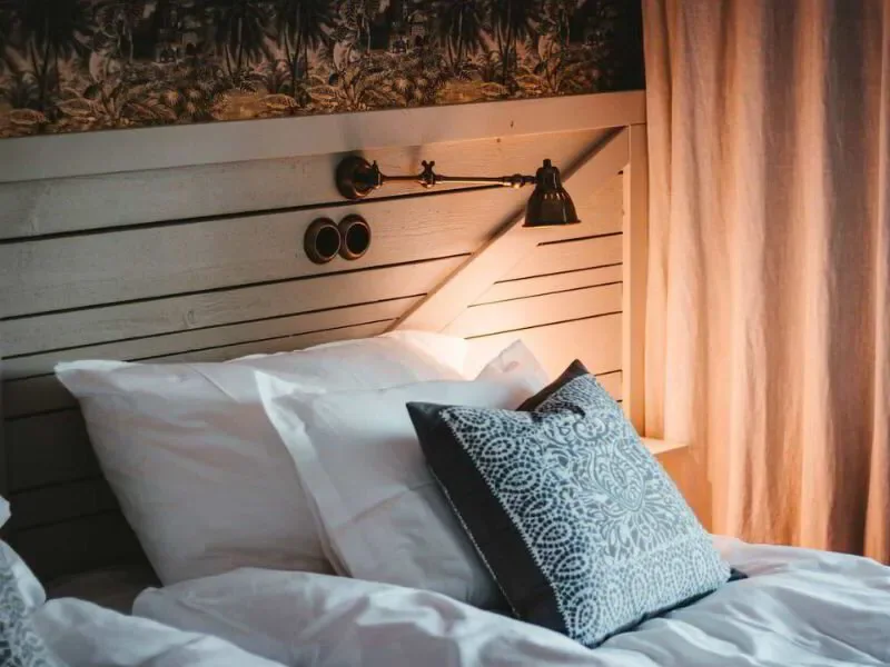 bedroom lighting