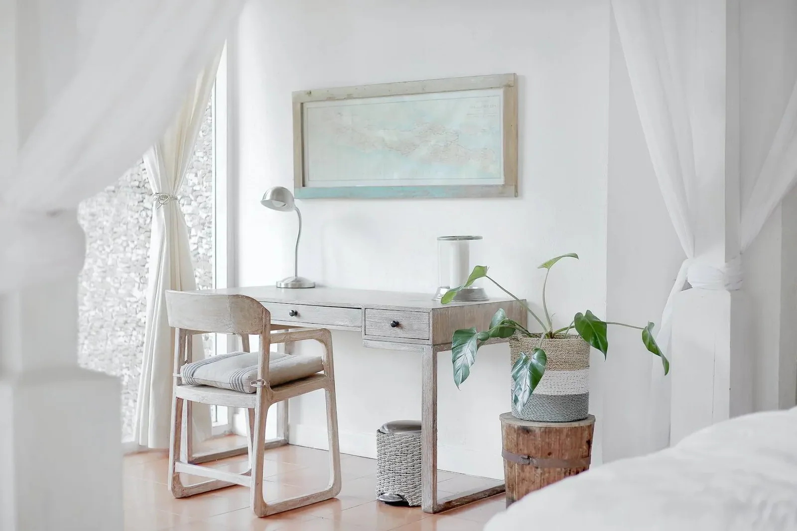 minimalist bedroom